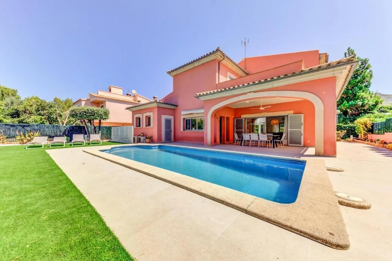 Deluxe Mallorca Villa I Upmarket Location I Maria Bonaire I 4 Bedrooms I Close To The Beach I Alcudia